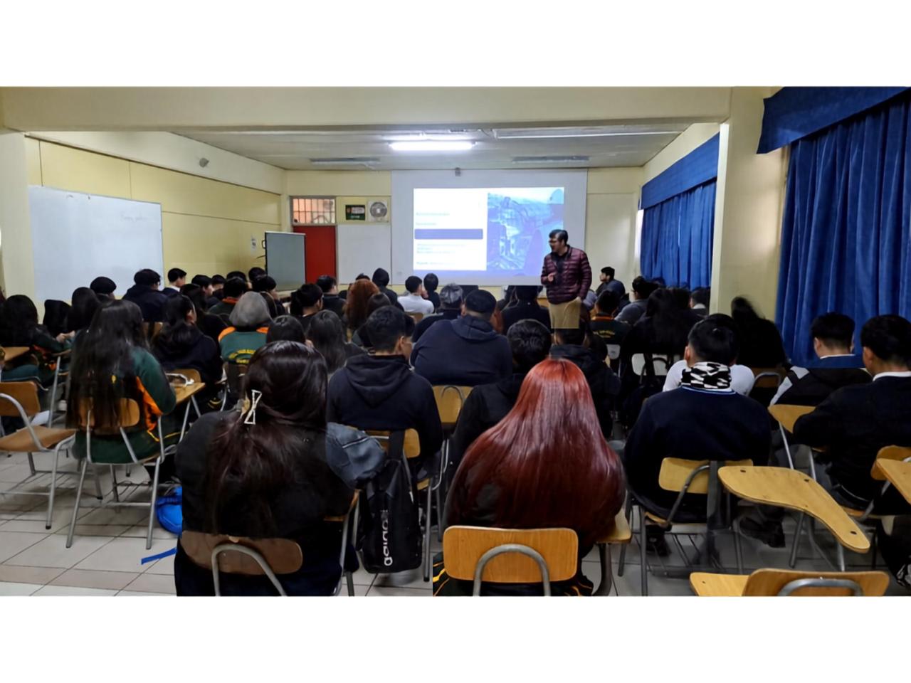 Estudiantes participando en la masterclass T4C